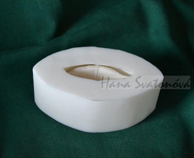 2 Žabky a loďka z papíru - délka 9,5cm