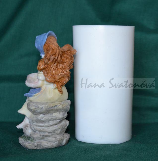 Dívka na kameni s mísou - výška 13cm