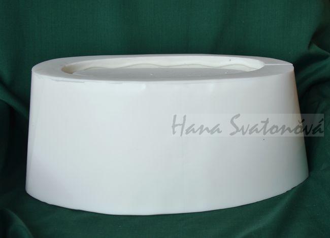 Truhlík oválný s dekorem, velikost 13,5x28x12cm