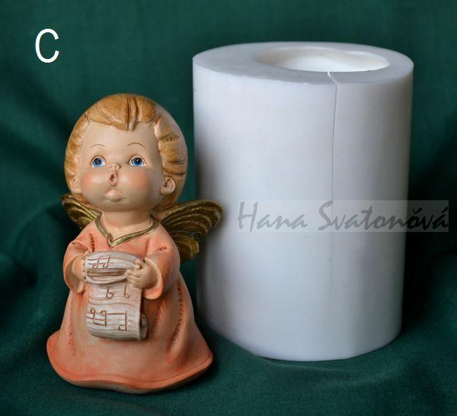 Andělíček buclatý se srdíčkem - výška 10cm